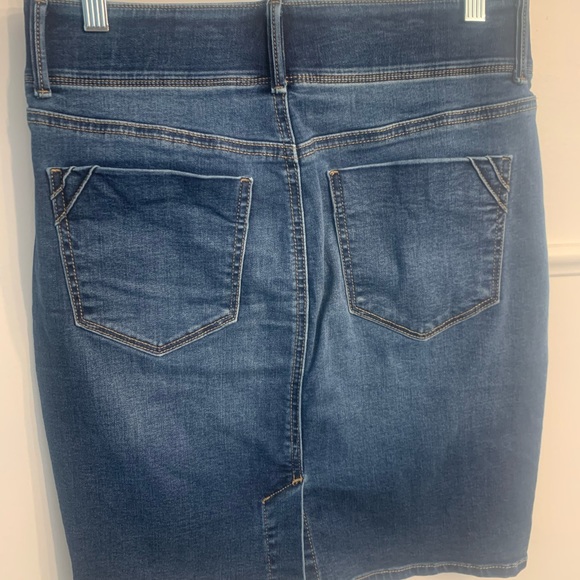 **SOLD** Apt. 9 Jean skirt. Comfort waistband. - Picture 3 of 3